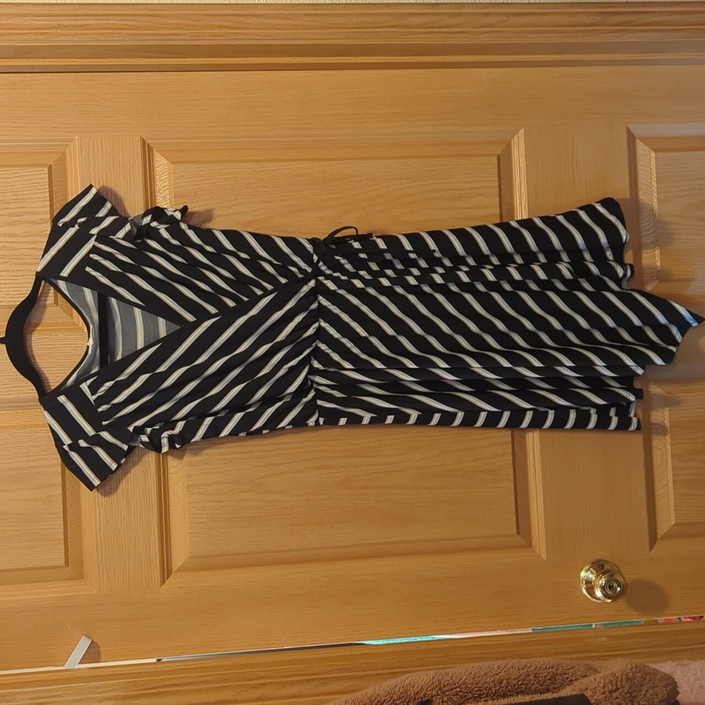 NWOT Faux wrap dress medium/small